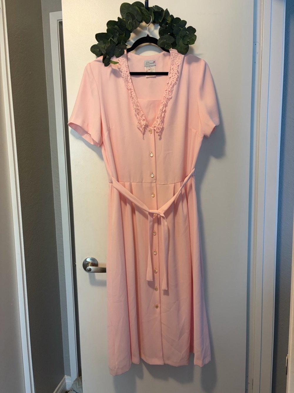 Classic Pink Button-Front Midi Dress with Tie Waist